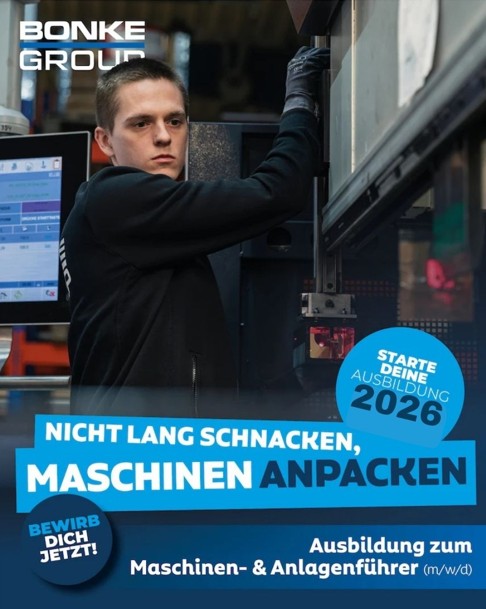 Werbeanzeige für Ausbildung zum Maschinen- & Anlagenführer. Das Bild zeigt einen Auszubildenden bei der Bedienung einer Industriemaschine.