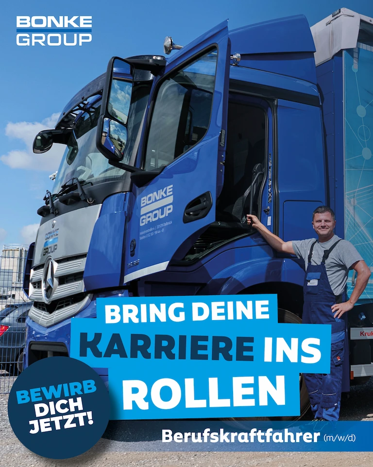 Zeigt einen Lkw-Fahrer an offener Lkw Tür. Bewirb dich jetzt! Berufskraftfahrer steht auf dem Bild.